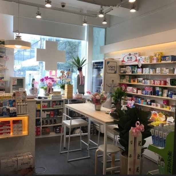 Apgujeong White Pharmacy[Tax Refund Shop](압구정화이트약국)