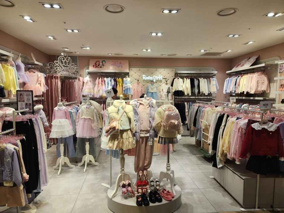 Roem Girls - NC Singuro Branch [Tax Refund Shop](로엠걸즈 NC 신구로점)