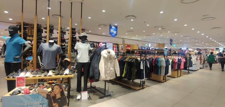Nepa - Lotte Outlets Seoul Station Branch [Tax Refund Shop](네파 롯데아울렛 서울역점)