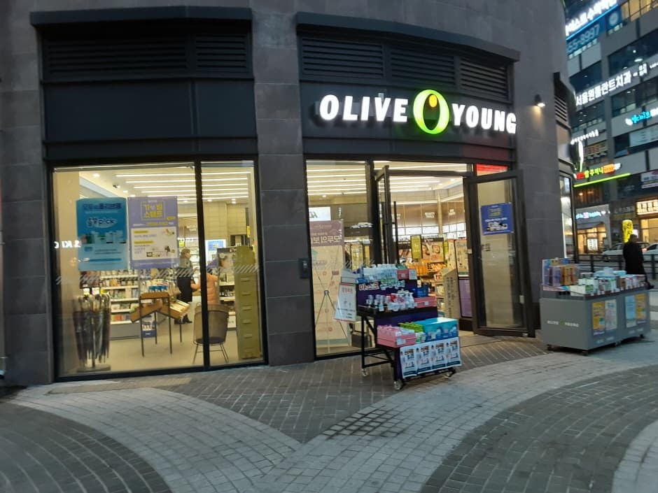 Olive Young - Cheonan Sinbuldang Branch [Tax Refund Shop](올리브영 천안신불당점)