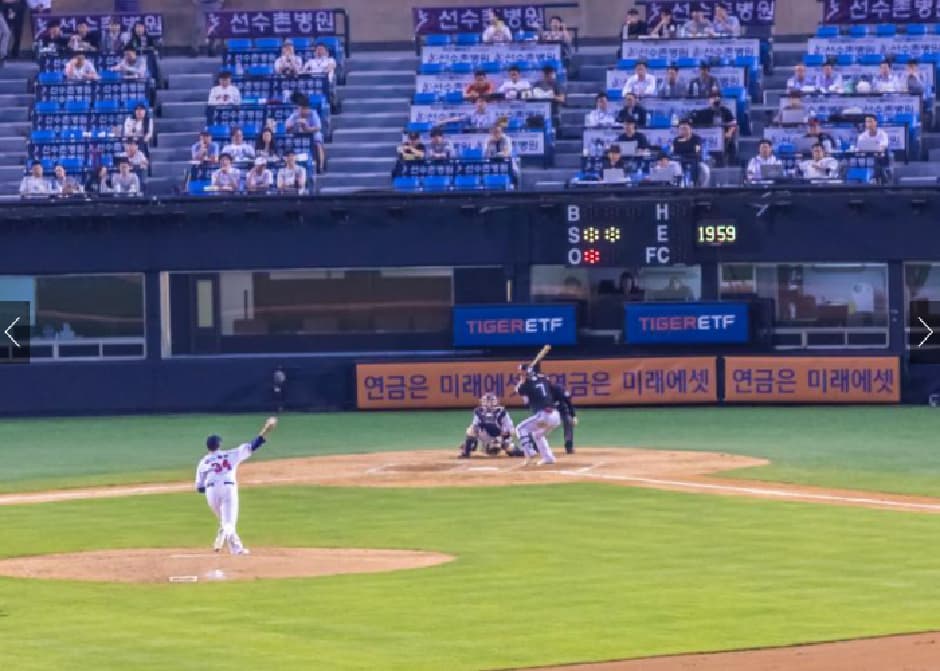 Jamsil Baseball Stadium (잠실야구장)
