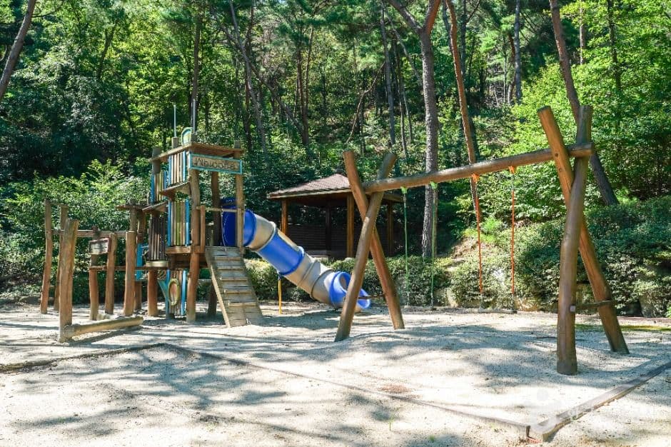 Unjesan Forest Park (운제산산림욕장)