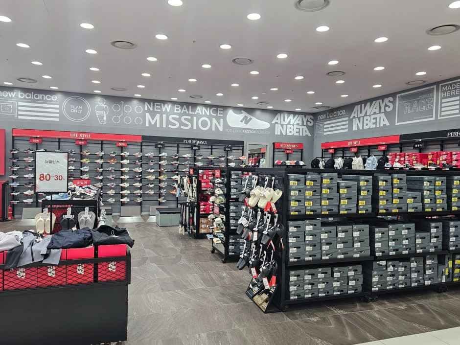 New Balance - MODA Outlet Incheon Branch [Tax Refund Shop](뉴발란스 모다아울렛 인천점)