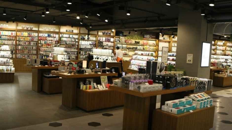 Hottracks - Dongdaemun Branch [Tax Refund Shop] (핫트랙스 동대문점)