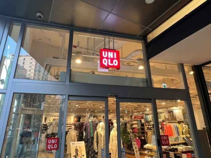 Uniqlo - Sinsa Branch [Tax Refund Shop] (유니클로 신사)