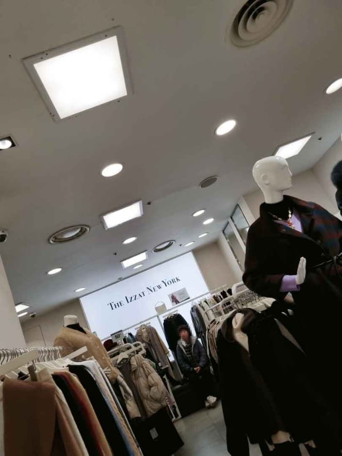 The Izzat  - Newcore Outlets - Pyeongchon Branch [Tax Refund Shop](더아이잗 뉴코아아울렛 평촌점)
