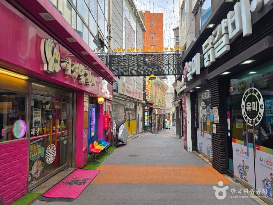 Chuncheon Myeongdong Dakgalbi Street (춘천 명동 닭갈비 골목)