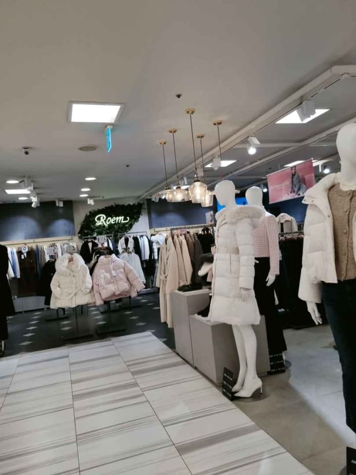 Roem - Newcore Outlets - Pyeongchon Branch [Tax Refund Shop](로엠 뉴코아아울렛 평촌점)