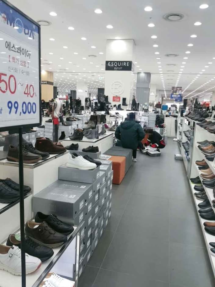 Esquire - MODA Outlet Incheon Branch [Tax Refund Shop]  (에스콰이아 모다아울렛 인천점)(에스콰이아 모다아울렛 부평점)