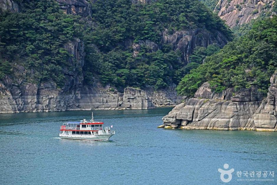 Chungju Lake Tour (충주호 유람선)