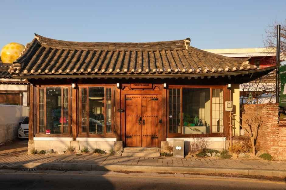 PLEATS MAMA EEUT Samcheong Branch [Tax Refund Shop](플리츠마마 이웃 삼청점)