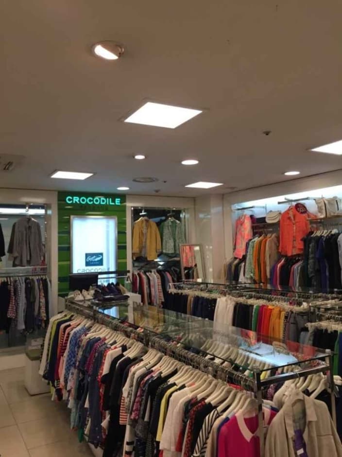 Crocodile Ladies - MODA Outlet Guri Namyangju Branch [Tax Refund Shop](크로커다일 모다아울렛 구리남양주점)