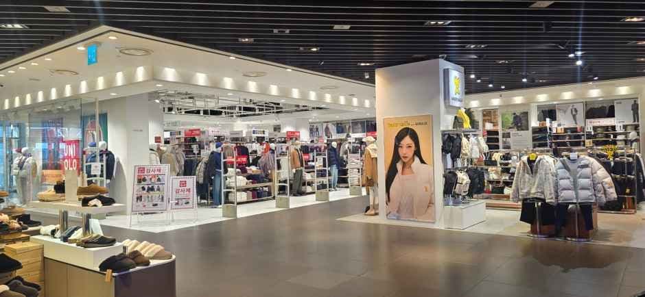 Uniqlo - Lotte Department Store Ulsan Branch [Tax Refund Shop](유니클로 롯데백화점 울산점)