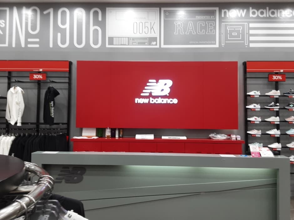 New Balance - MODA Outlet Incheon Branch [Tax Refund Shop](뉴발란스 모다아울렛 인천점)