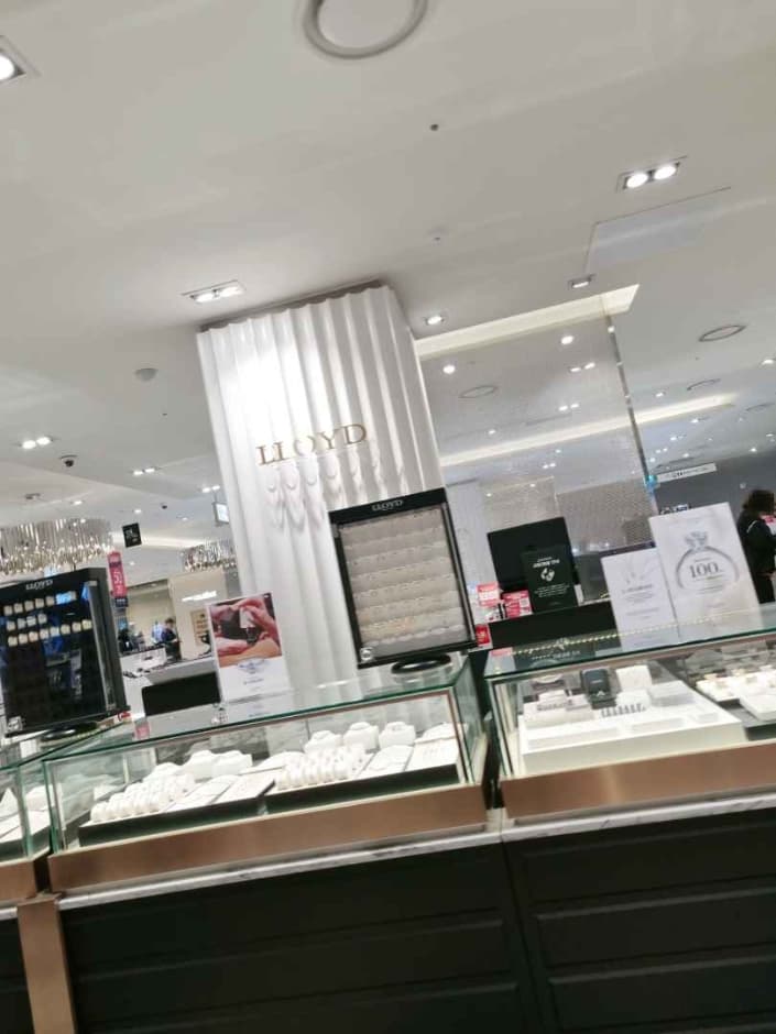 Lloyd - NC Singuro Branch [Tax Refund Shop](로이드 NC 신구로점)