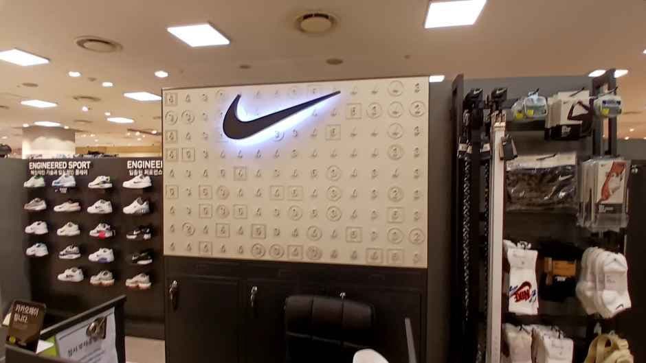 Nike Golf - Hyundai Department Store Mia Branch [Tax Refund Shop](나이키골프 현대백화점 미아점)
