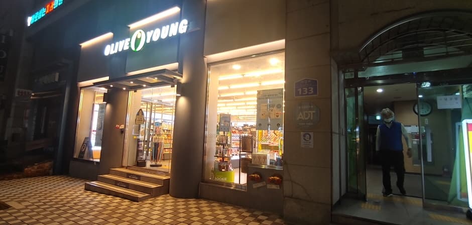 Olive Young - Sinchon Rotary Branch [Tax Refund Shop](올리브영 신촌로터리점)