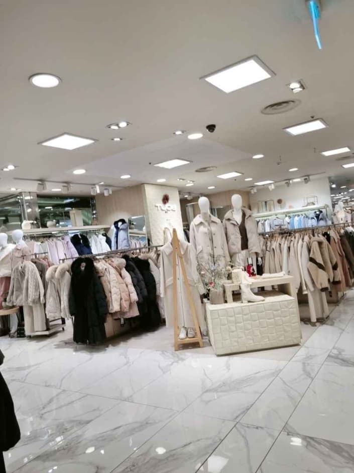 Tube  - Newcore Outlets - Pyeongchon Branch [Tax Refund Shop](튜브 뉴코아아울렛 평촌점)