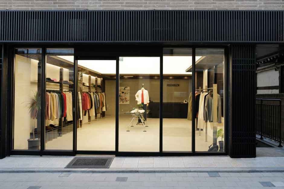 RISE&BELOW [Tax Refund Shop](라이즈앤빌로우)