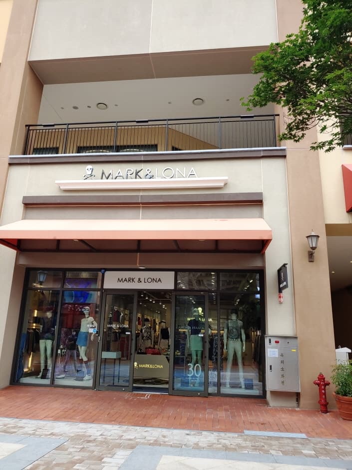 Mark & Lona - Lotte Premium Outlets Giheung Branch [Tax Refund Shop](마크앤로나 롯데프리미엄아울렛 기흥점)