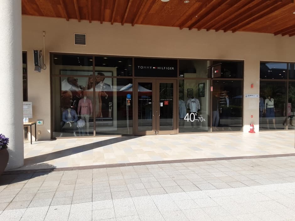 Tommy Hilfiger - Lotte Outlets Buyeo Branch [Tax Refund Shop](타미힐피거 롯데아울렛 부여점)