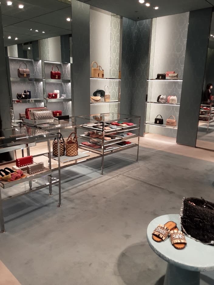 Miu Miu - Lotte Department Store Gwangju Branch [Tax Refund Shop](미우미우 롯데백화점 광주점)