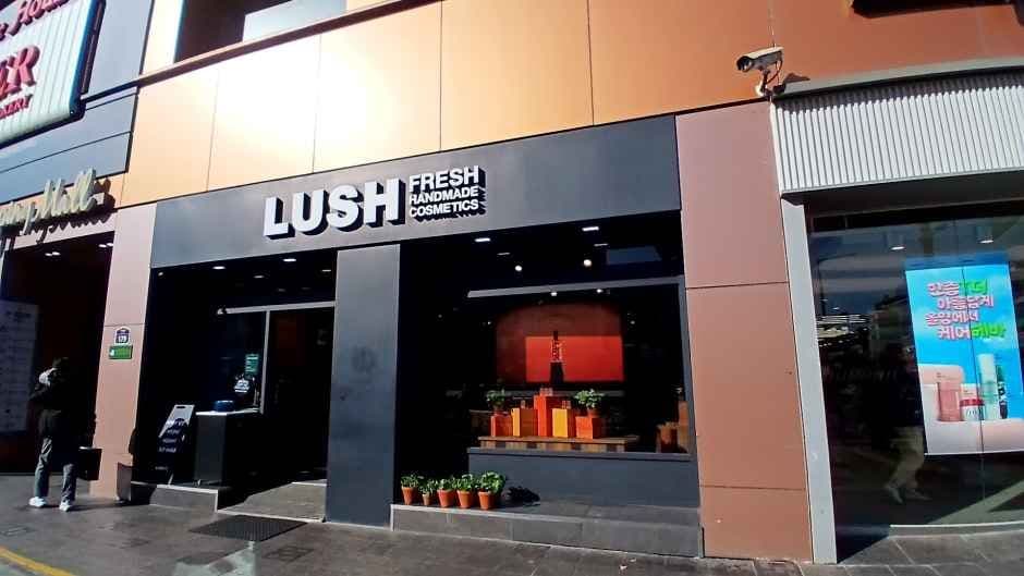 Lush - Itaewon Station Branch [Tax Refund Shop](러쉬 이태원역점)