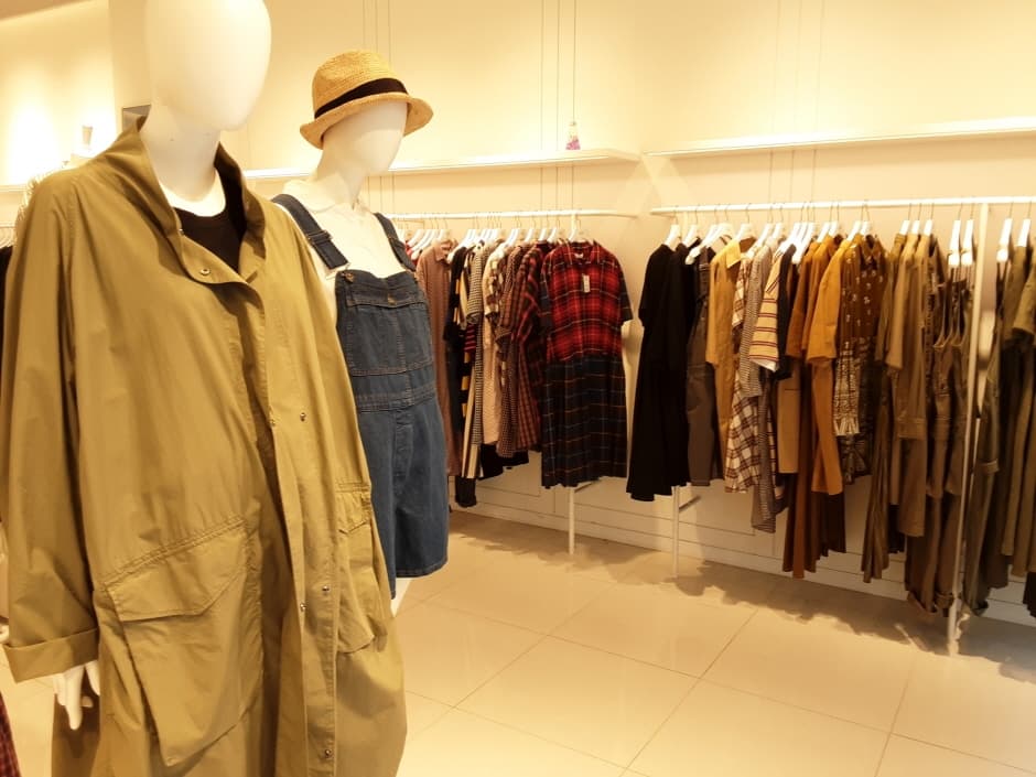 Tomboy - Lotte Premium Outlets Gimhae Branch [Tax Refund Shop](스튜디오톰보이 롯데프리미엄아울렛 김해점)