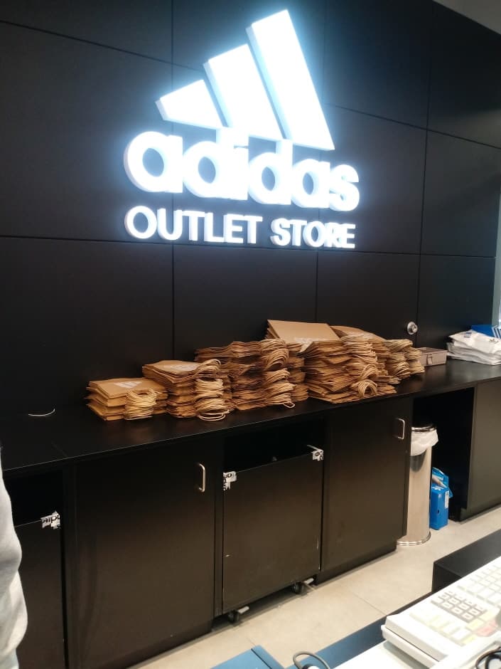 Adidas - Lotte Premium Outlets Giheung Branch [Tax Refund Shop](아디다스 롯데프리미엄아울렛 기흥점)
