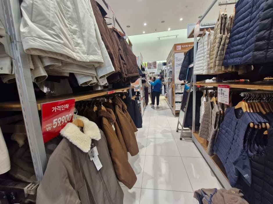 Uniqlo - Gimpo Janggi Branch [Tax Refund Shop] (유니클로 김포장기)