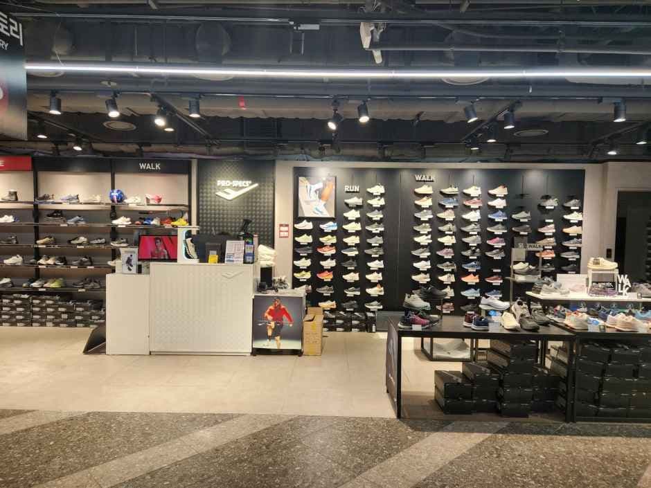 Pro - NC Singuro Branch [Tax Refund Shop](프로스펙스 NC 신구로점)