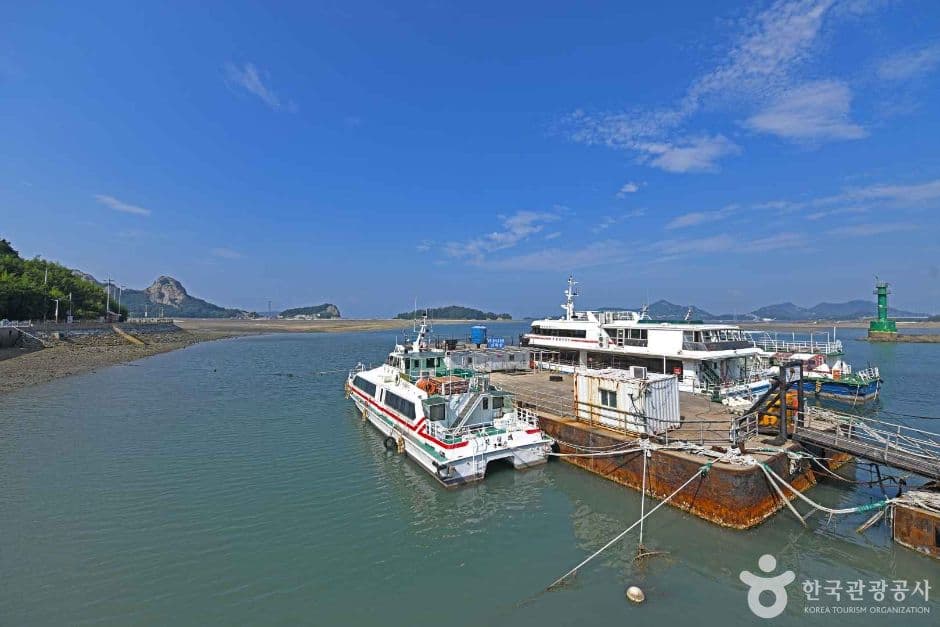 Gunsan Seonyudo Cruise (군산선유도유람선)