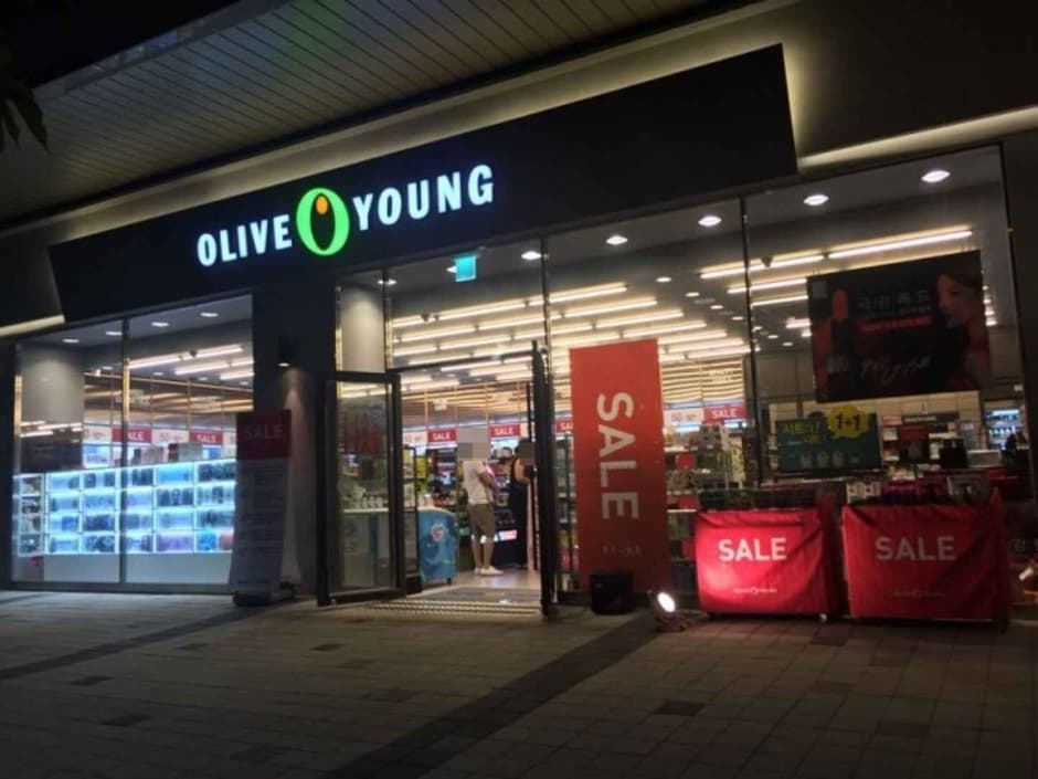Olive Young - Yongin Dongbaek Branch [Tax Refund Shop](올리브영 용인동백점)