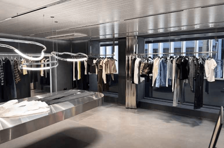 WOOALONG Seongsu Flagship Store [Tax Refund Shop](우알롱 성수 플래그쉽 스토어)