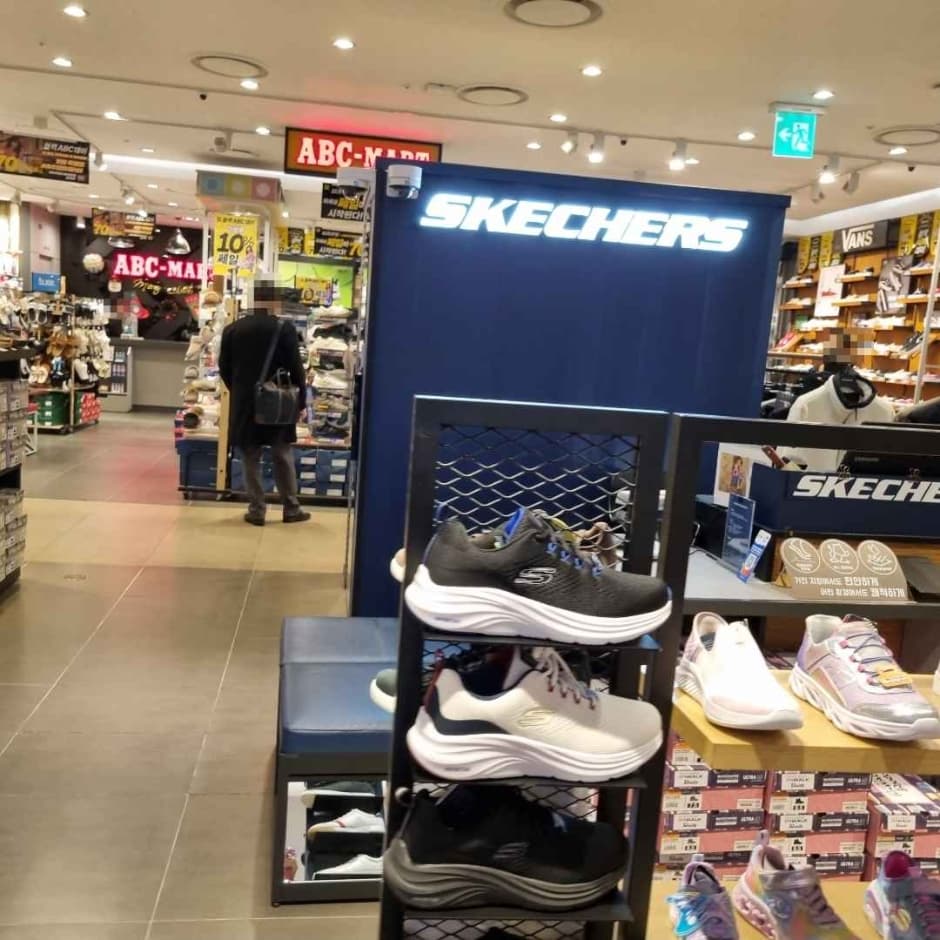 Skechers - Lotte Outlets Seoul Station Branch [Tax Refund Shop](스케쳐스 롯데아울렛 서울역점)