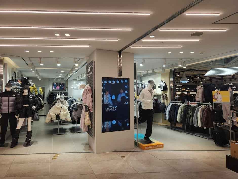 The North Face White Label - TIMES SQUARE Branch [Tax Refund Shop](노스페이스화이트라벨 타임스퀘어점)