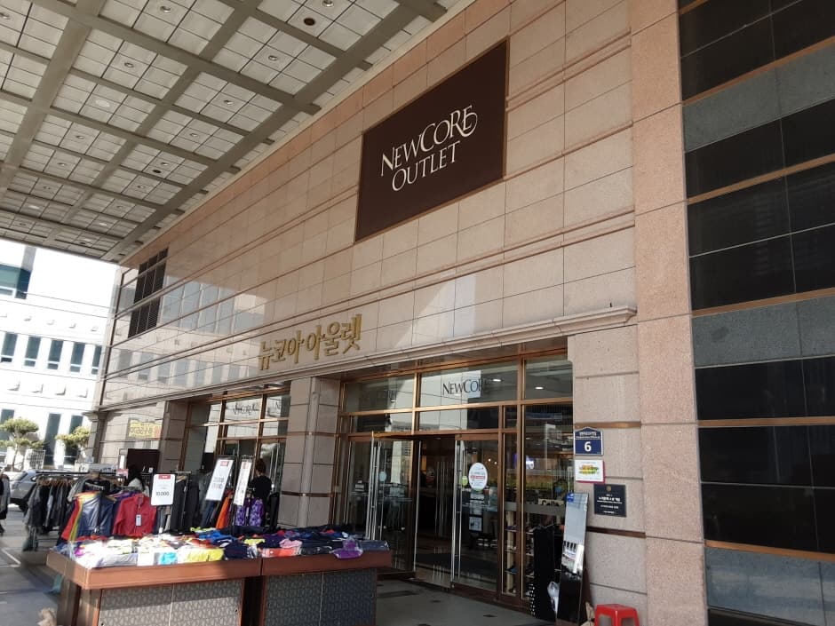 Newcore Outlets - Changwon Branch [Tax Refund Shop](뉴코아아울렛 창원점)