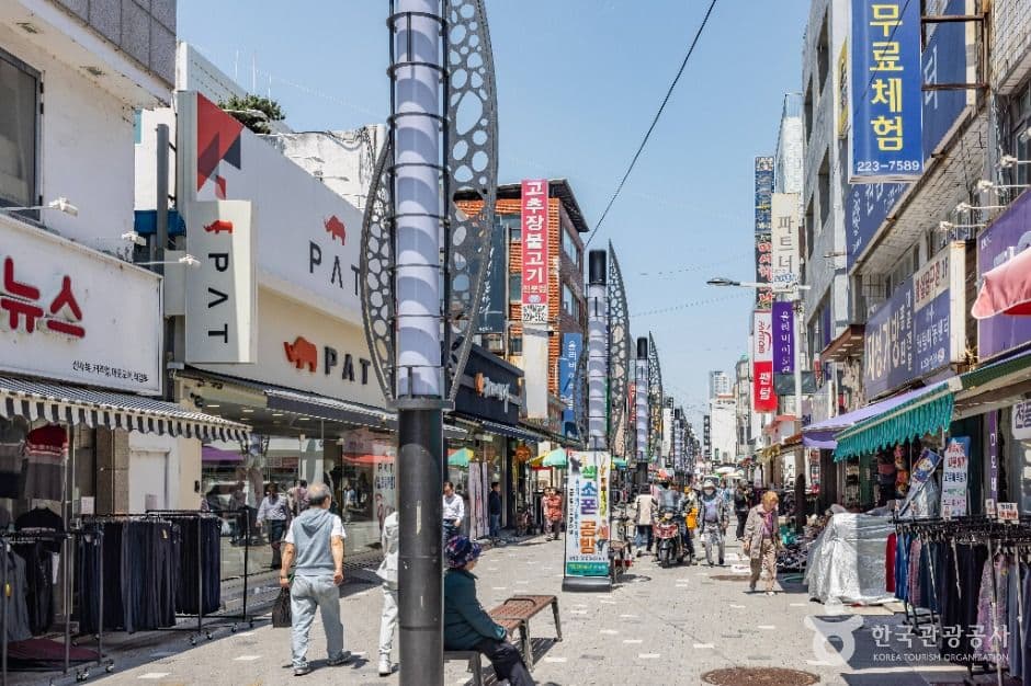 Cheongju Seongan-gil Fashion Street (청주 성안길)