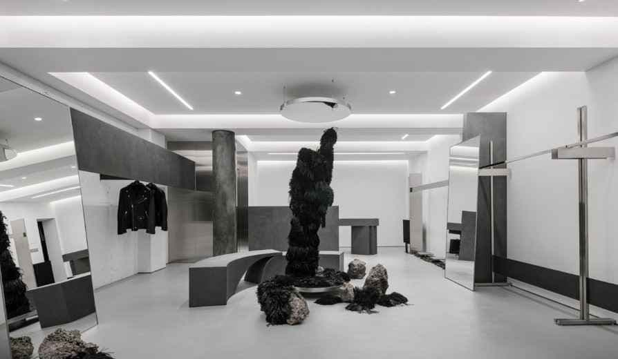 Noir Larmes Flagship Store Garosu-gil[Tax Refund Shop](느와르라르메스 플래그십 스토어 가로수길)