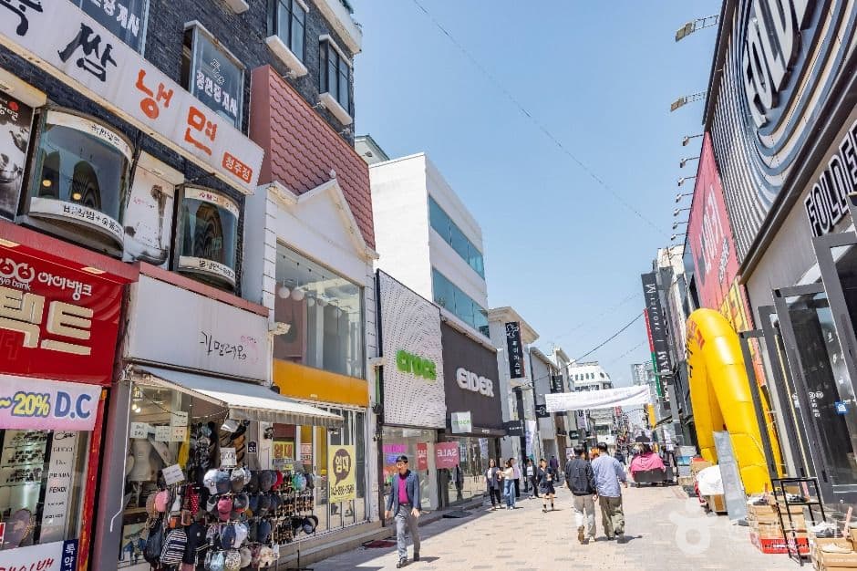 Cheongju Seongan-gil Fashion Street (청주 성안길)