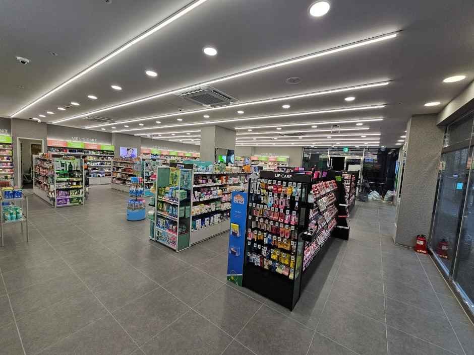 Olive Young Geoje Aju Branch [Tax Refund Shop](올리브영 거제아주점)