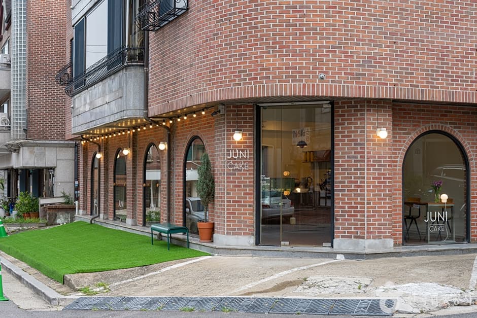 Bamnidan Street (밤리단길)