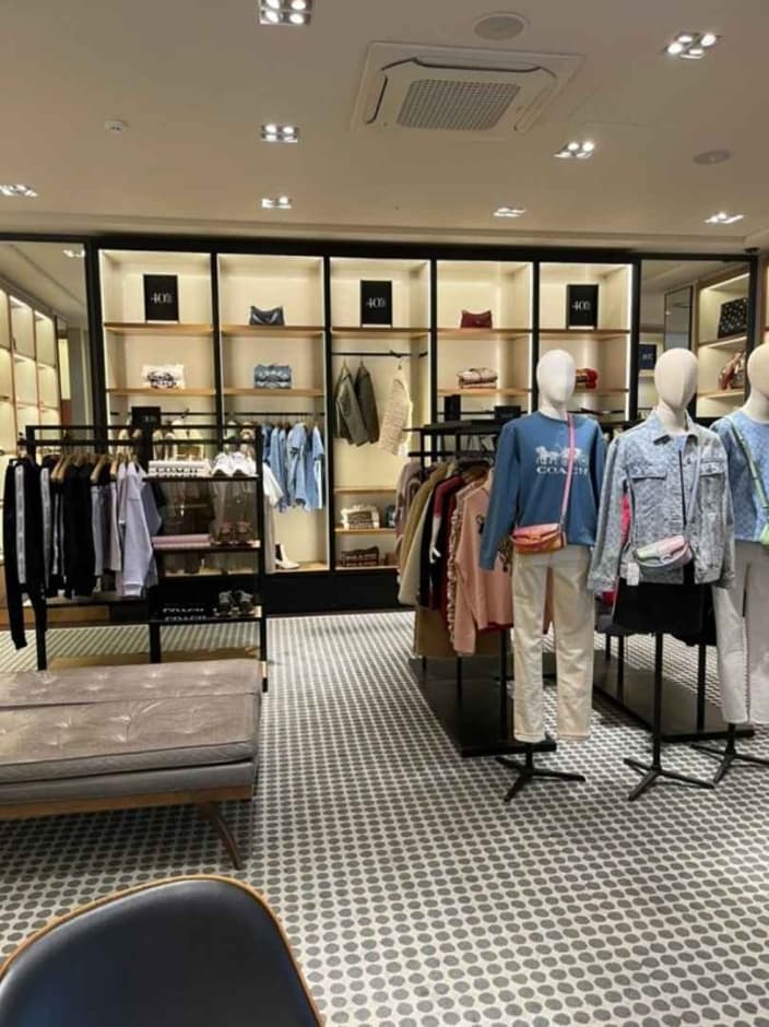 Coach - Lotte Department Store Gwangju Branch [Tax Refund Shop](코치 롯데백화점 광주점)