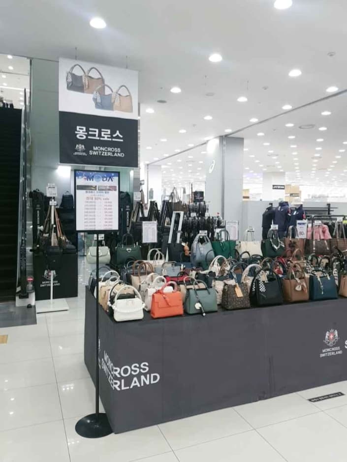 Moncross - MODA Outlet Incheon Branch [Tax Refund Shop]  (몽크로스 모다아울렛 인천점)(몽크로스 모다아울렛 인천점)