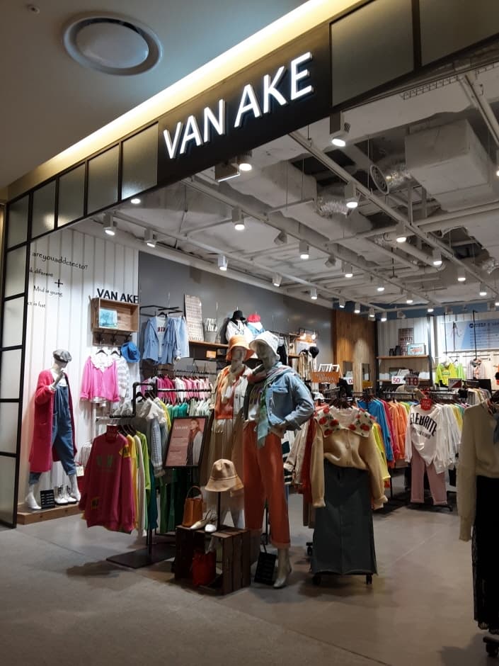 Van Ake - Lotte Premium Outlets Dongbusan Branch [Tax Refund Shop](반에이크 롯데프리미엄아울렛 동부산점)