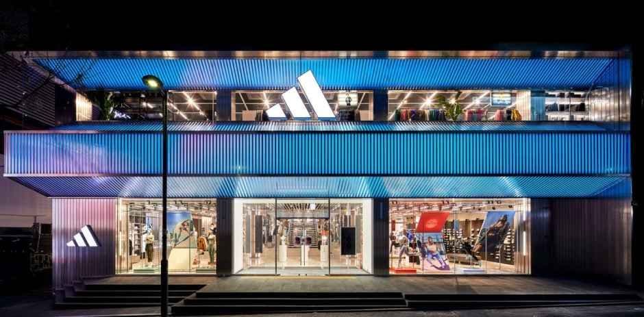 adidas Brand Flagship Seoul [Tax Refund Shop](아디다스 브랜드 플래그십 서울)