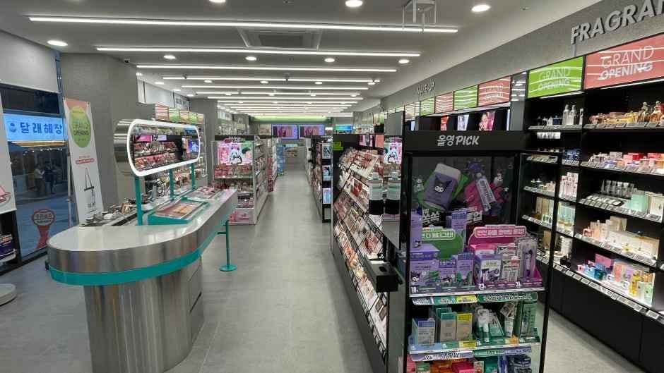 Olive Young Goyang Nonhyeon Branch [Tax Refund Shop](올리브영 강남논현점)