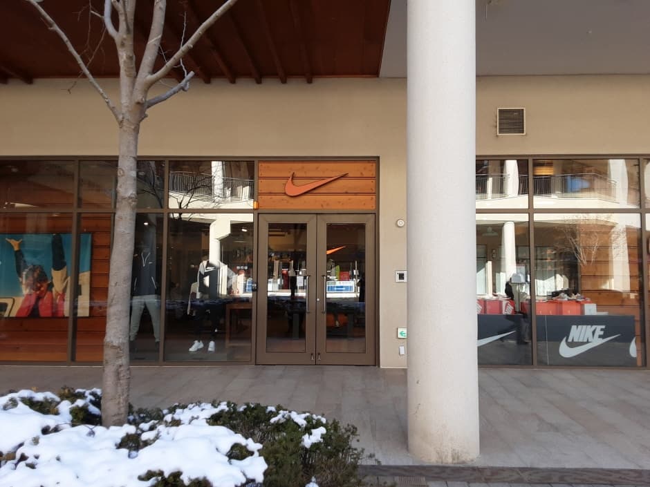 Nike - Lotte Outlets Buyeo Branch [Tax Refund Shop](나이키 롯데아울렛 부여점)