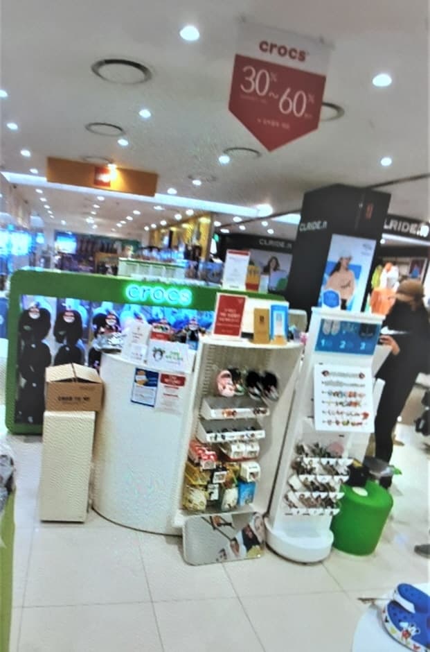 Crocs - Lotte Outlets Seoul Station Branch [Tax Refund Shop](크록스 롯데아울렛 서울역점)