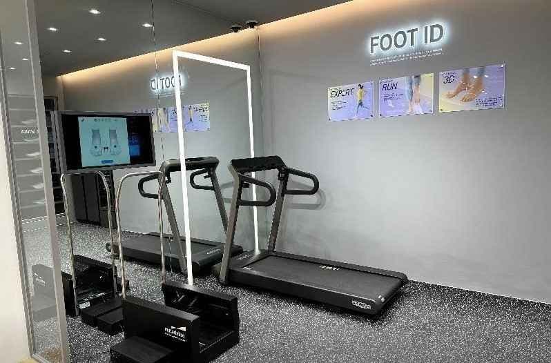 Asics - Gangnam Branch [Tax Refund Shop] (아식스 강남)